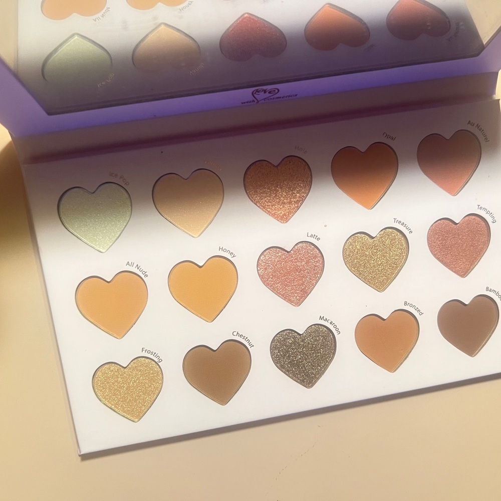 ❤️New Hearts of Nude eyeshadow palette❤️